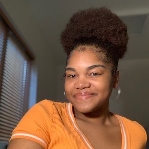 Meet your Posher, Shana